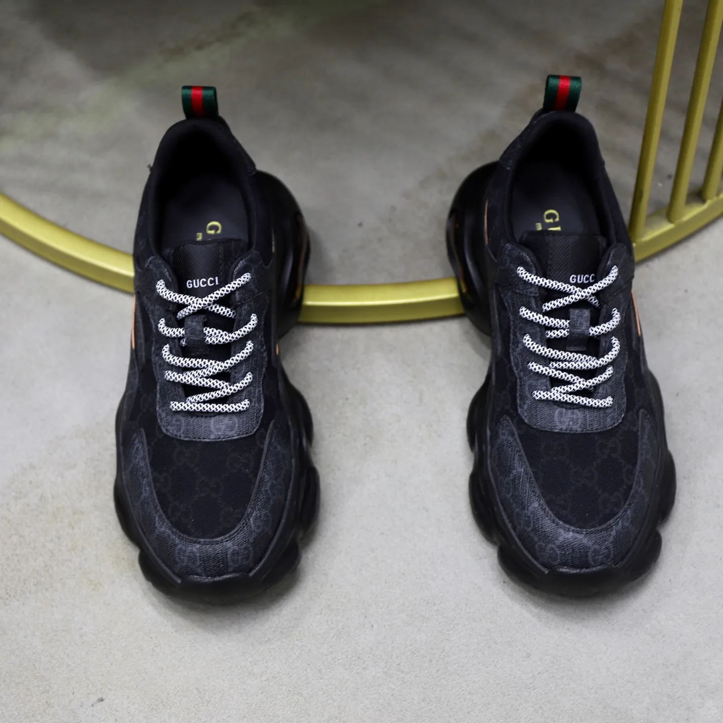 Ex-factory price: 462💰🙅‍♂️🙅‍♂️🙅‍♂️ Brand: Gucci GUCCi Standard code: 38-44 (45 customized) Grade: Same as the official website Material: Original cowhide material spliced with brand cloth Comfortable and breathable lining Lightweight and wear-resistant sports outsole Style category: Men's fashion casual shoes Running sports shoes Distinguished luxury brand elements Top luxury color: actual picture color
